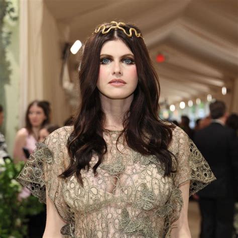 alexandra daddario met gala makeup.